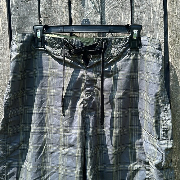 Men’s Oakley Board Shorts size 36 - Picture 2 of 9